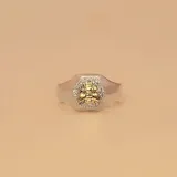Anillo con mesa hexagonal en plata 925 y apliques en oro 18k.