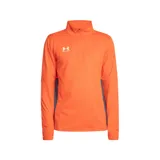 Buzo negro de entrenamiento Under Armour Challenger Midlayer, confeccionado en poliéster con exterior de tricot liso e interior cepillado. Cuenta con cierre frontal de 1/4 de cremallera, tecnología de secado rápido y orificios para pulgares en los puños.