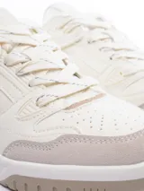 Championes Umbro modelo Shoots Lady, de estilo deportivo urbano, con combinaciones de colores pastel: blanco, rosa pálido, celeste y verde menta. Presentan el logo Umbro en el lateral.