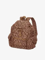 Mochila con estampado animal color marrón, con múltiples bolsillos y cierre ajustable.
