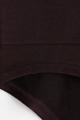 Pack de dos bombachas de tiro alto color chocolate, con efecto moldeador en la cintura y cobertura total en la parte trasera. Diseñadas con el mínimo de costuras para una sensación suave y mínima visibilidad bajo la ropa.