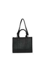 Cartera tipo tote bag color negro, con doble asa corta y correa larga extraíble.