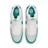 Championes Nike Court Vision Alto de hombre, color blanco con detalles en verde.