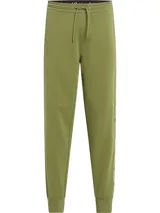 Pantalón de jogging verde oliva de corte recto, con cintura elástica ajustable con cordón, puños elásticos y logo de Calvin Klein Jeans repetido en cinta lateral blanca.