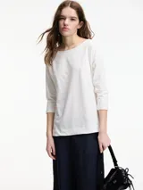 Remera blanca de algodón con elastano, cuello redondo y mangas 3/4.