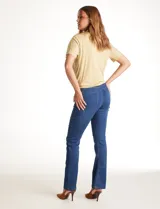 Remera color amarillo claro de modal, marca Philosophy, con cuello volcado y manga corta.