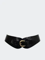 Cinturón faja de cuero negro con hebilla dorada.