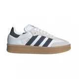 Championes Adidas Samba XLG, color blanco con detalles en gris y azul.