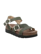 Sandalias de cuero color verde militar con plataforma de corcho y suela de goma negra. Presentan dos tiras anchas sobre el empeine y una tira alrededor del tobillo, todas ajustables con hebillas metálicas plateadas.