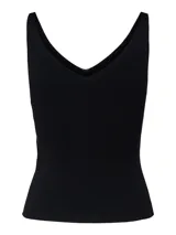Top negro de punto con cuello en V, sin mangas y breteles anchos.