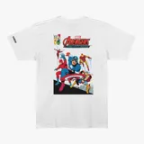 Remera de algodón blanca con estampado gráfico de los Avengers en la espalda.