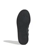 Championes Adidas Breaknet 2.0 negros con las tres tiras blancas.