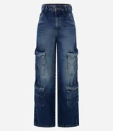 Pantalón wide leg de jeans con trabillas en la cintura, cierre por botón y cremallera, y bolsillos cargo.