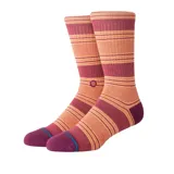 Medias Stance de caña media con diseño a rayas horizontales en tonos naranja y borgoña, con puntera y talón en color borgoña.