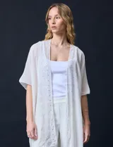 Kimono negro de gasa con apliques de brillos, marca Jessica Mc Clintock.