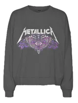Sudadera gris oscuro de corte regular con cuello redondo y mangas largas. Estampado frontal con el logo de Metallica y una mariposa con detalles en violeta.