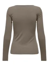 Camiseta de manga larga color marrón con cuello redondo y botones en el escote.