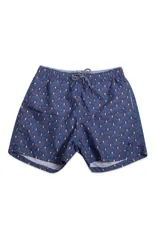 Short de baño color arena con estampado geométrico en tonos celeste y blanco. Cuenta con cintura elástica ajustable con cordón, dos bolsillos laterales, un bolsillo trasero, suspensor interno y logo bordado.