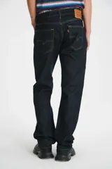 Jean original de bragueta con cierre, de corte recto y tiro alto en denim azul oscuro, modelo sin elastano.