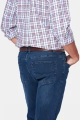Pantalón de jean skinny azul con spandex, diseño de pierna ajustada y tiro medio.