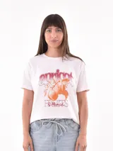 Remera blanca de algodón con estampado de limones y texto en azul.