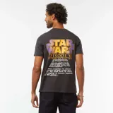 Camiseta gris con el logo de Star Wars estampado en el pecho.