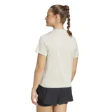 Remera deportiva color beige con cuello redondo, mangas cortas y tres rayas blancas en los laterales.