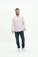 Camisa de lino con cuello mao y fit semi slim.