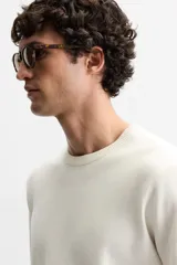 Camiseta celeste de punto con hilatura de mezcla de algodón, corte relaxed fit, cuello redondo, manga corta y acabados en rib.