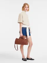 Bolso Longchamp modelo Daylong L, color marrón cuero, con doble asa corta y correa larga extraíble.
