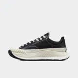 Championes Converse Chuck 70 AT-CX de caña baja, color negro con detalles en blanco y suela chunky.