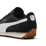 Championes Puma Easy Rider Vintage, color negro con detalles en blanco y suela marrón.