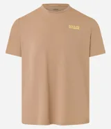 Remera de hombre color rosa claro, corte regular, cuello redondo y mangas cortas. Estampa lettering "Seeking my highs" en el pecho. Confeccionada en tejido de poliamida con tecnología Dry.