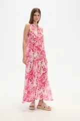 Vestido largo de viscosa con estampado multicolor, corte holgado, cuello en V y abotonadura frontal parcial.