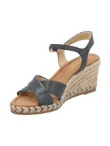 Sandalias negras con tiras cruzadas en el empeine, pulsera con hebilla al tobillo y plataforma de yute.