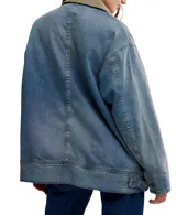 Campera de denim azul de corte holgado, con cuello de pana color verde militar y puños de pana acanalada del mismo color. Presenta cierre frontal con botones, cuatro bolsillos delanteros con solapa y botón, y dos bolsillos laterales.