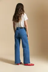 Jean wide leg de tiro medio color negro, confeccionado en denim cotton spandex.