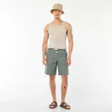 Musculosa beige de algodón con textura acanalada, corte ajustado y cuello redondo.