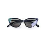 Lentes de sol con montura transparente y lentes degradadas de azul a rosa.