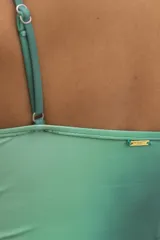 Traje de baño entero verde degradado con breteles finos.