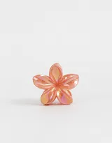 Broche con forma de flor color coral con esmaltado holográfico.