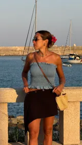 Top strapless elastizado color celeste.