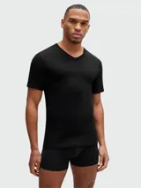Pack de tres remeras de algodón con cuello en V, color negro.