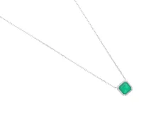 Collar de Plata 925 con dije cuadrado de raíz de esmeralda verde.