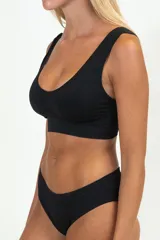 Soutien reductor color beige con breteles anchos y espalda deportiva.