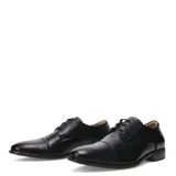 Zapato de vestir de cuero negro, con cordones y suela marrón.