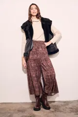 Falda midi de viscosa con estampado animal print en tonos marrones.
