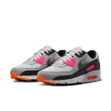 Championes Nike Air Max 90, color gris con detalles en negro, rosa y naranja.