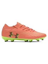 Championes de fútbol Under Armour Magnetico Pro 4 FG, color coral con suela verde lima y logo negro. Diseño con cordones y tecnología que se adapta a la forma del pie.