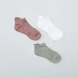 Pack de 3 pares de medias tobilleros en colores rosa, blanco y verde.